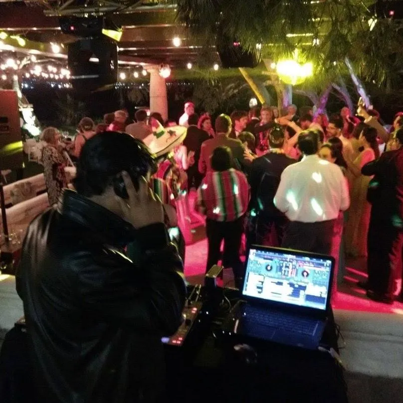 DJ Set + Audio e Iluminación